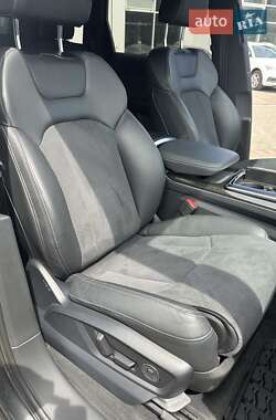 Внедорожник / Кроссовер Audi Q7 2024 в 