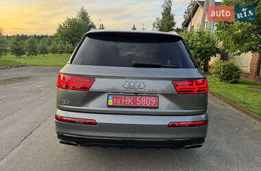 Внедорожник / Кроссовер Audi Q7 2017 в 