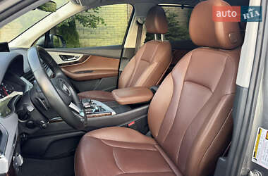 Внедорожник / Кроссовер Audi Q7 2017 в 