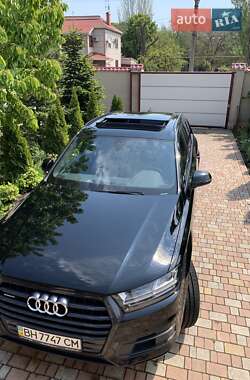 Внедорожник / Кроссовер Audi Q7 2016 в 