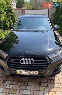 Внедорожник / Кроссовер Audi Q7 2016 в 