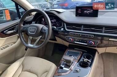 Внедорожник / Кроссовер Audi Q7 2016 в 