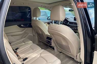 Внедорожник / Кроссовер Audi Q7 2016 в 