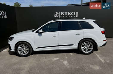 Внедорожник / Кроссовер Audi Q7 2022 в 