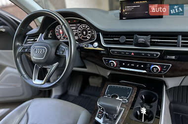 Внедорожник / Кроссовер Audi Q7 2016 в 