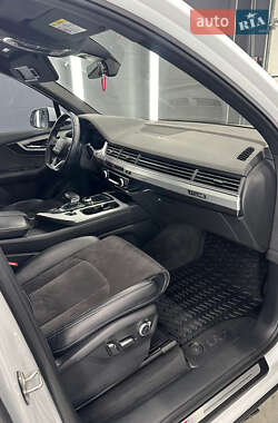 Позашляховик / Кросовер Audi Q7 2016 в 