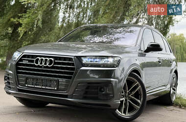 Позашляховик / Кросовер Audi Q7 2017 в 