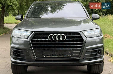 Позашляховик / Кросовер Audi Q7 2017 в 