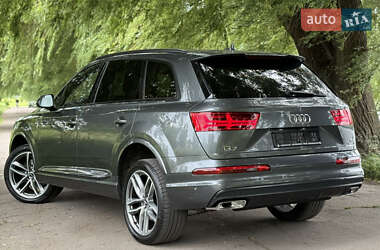 Позашляховик / Кросовер Audi Q7 2017 в 