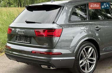 Позашляховик / Кросовер Audi Q7 2017 в 