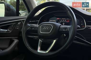 Внедорожник / Кроссовер Audi Q7 2022 в 
