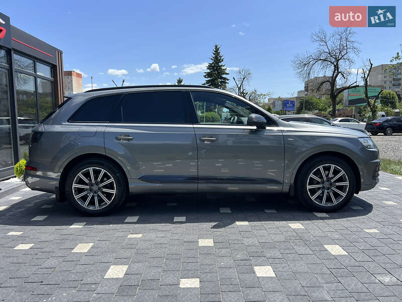 Внедорожник / Кроссовер Audi Q7 2017 в Ужгороде