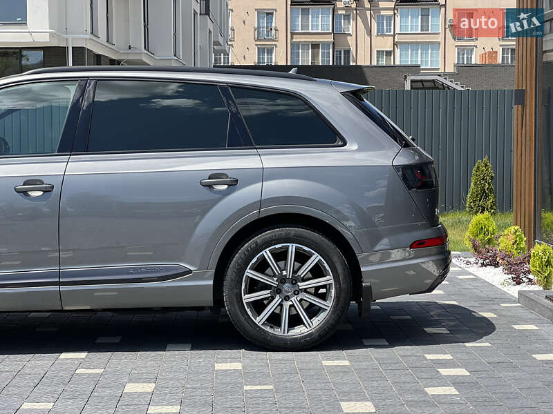 Внедорожник / Кроссовер Audi Q7 2017 в Ужгороде