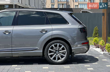 Внедорожник / Кроссовер Audi Q7 2017 в 