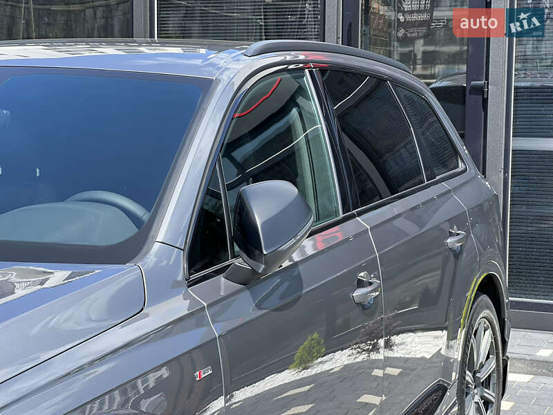 Внедорожник / Кроссовер Audi Q7 2017 в Ужгороде