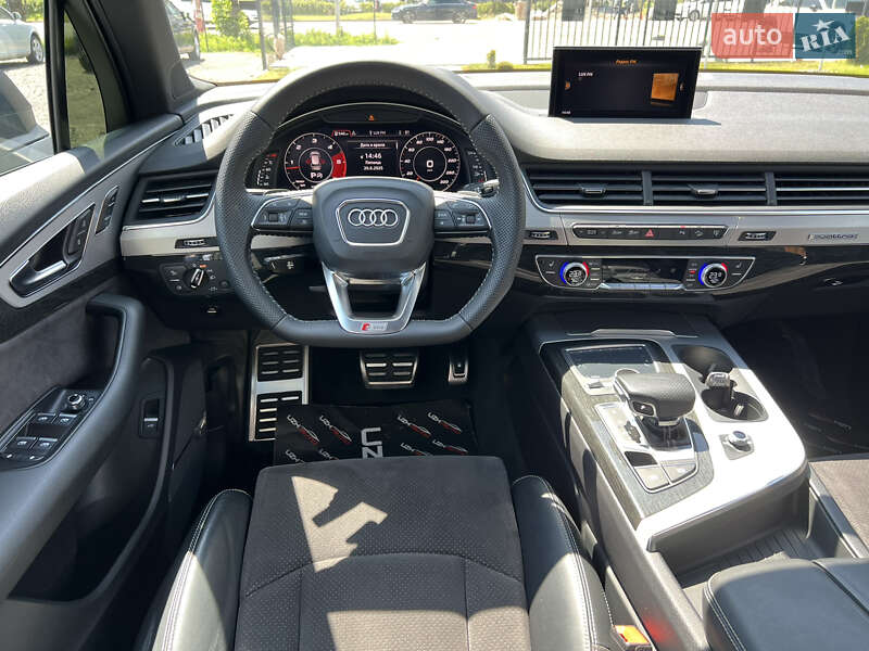 Внедорожник / Кроссовер Audi Q7 2017 в Ужгороде