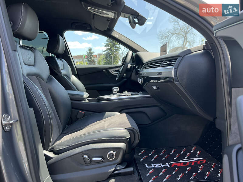 Внедорожник / Кроссовер Audi Q7 2017 в Ужгороде