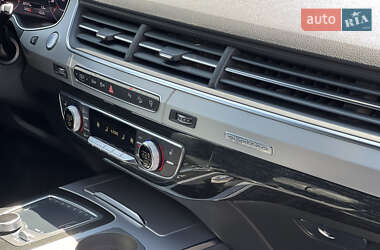 Внедорожник / Кроссовер Audi Q7 2017 в 