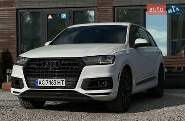 Внедорожник / Кроссовер Audi Q7 2017 в 