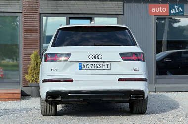Внедорожник / Кроссовер Audi Q7 2017 в 