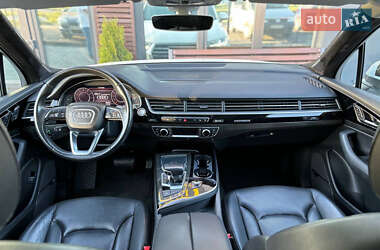 Внедорожник / Кроссовер Audi Q7 2015 в 