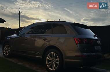 Внедорожник / Кроссовер Audi Q7 2017 в 