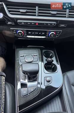 Внедорожник / Кроссовер Audi Q7 2017 в 