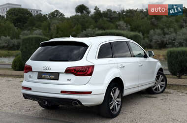Внедорожник / Кроссовер Audi Q7 2015 в 
