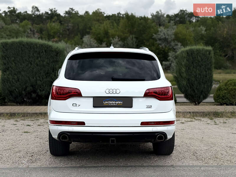 Позашляховик / Кросовер Audi Q7 2015 в Дніпрі