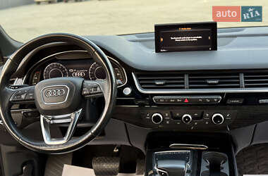 Позашляховик / Кросовер Audi Q7 2017 в 