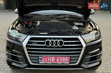 Позашляховик / Кросовер Audi Q7 2017 в 