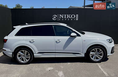 Внедорожник / Кроссовер Audi Q7 2022 в 