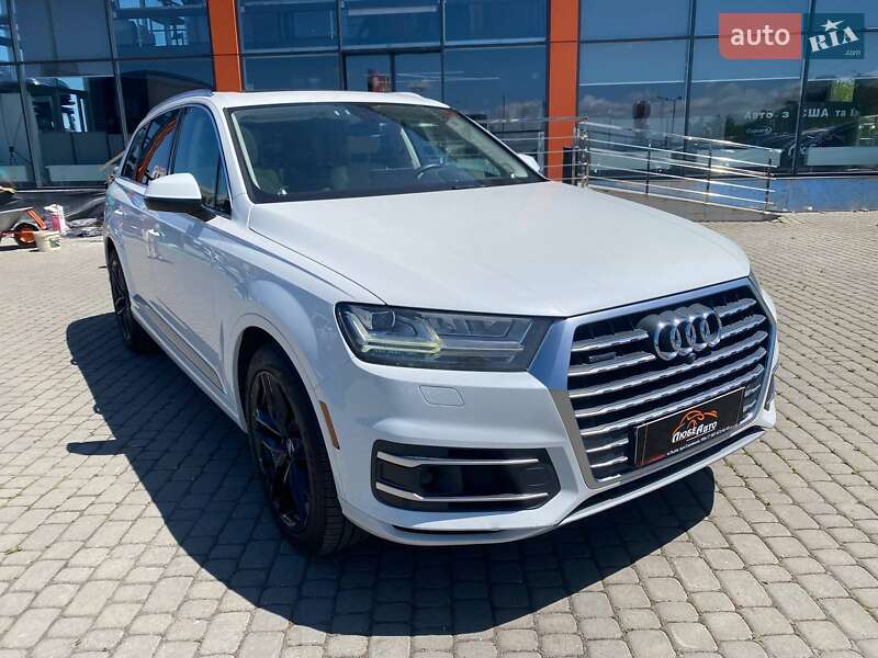 Внедорожник / Кроссовер Audi Q7 2016 в 