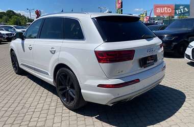Внедорожник / Кроссовер Audi Q7 2016 в 