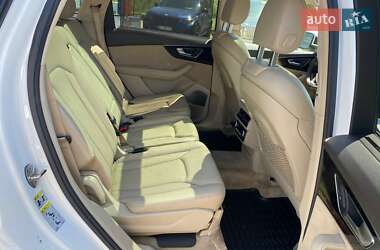 Внедорожник / Кроссовер Audi Q7 2016 в 
