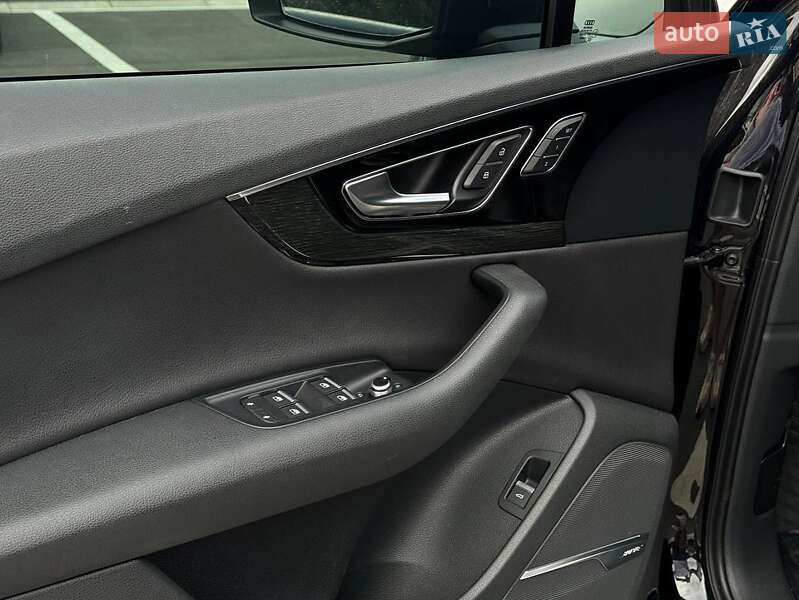 Внедорожник / Кроссовер Audi Q7 2015 в Киеве