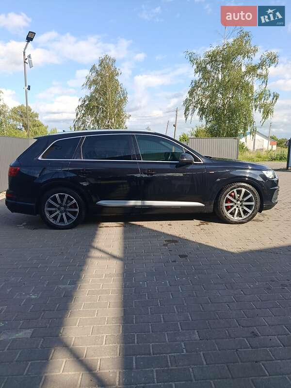 Внедорожник / Кроссовер Audi Q7 2016 в Шишаки