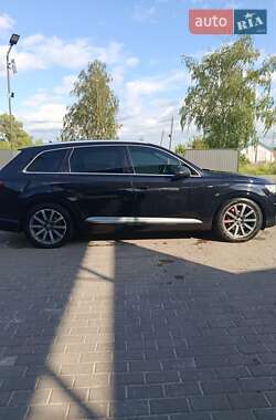 Внедорожник / Кроссовер Audi Q7 2016 в 