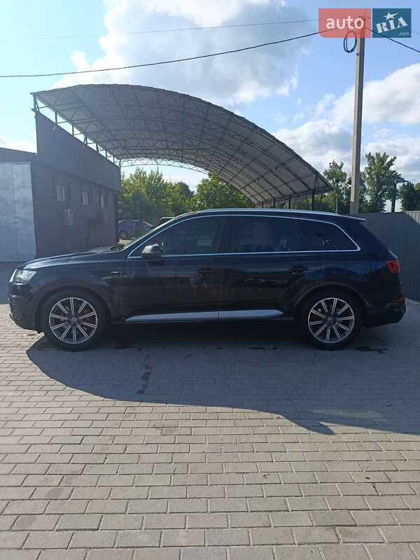 Внедорожник / Кроссовер Audi Q7 2016 в Шишаки