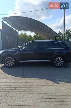 Внедорожник / Кроссовер Audi Q7 2016 в 