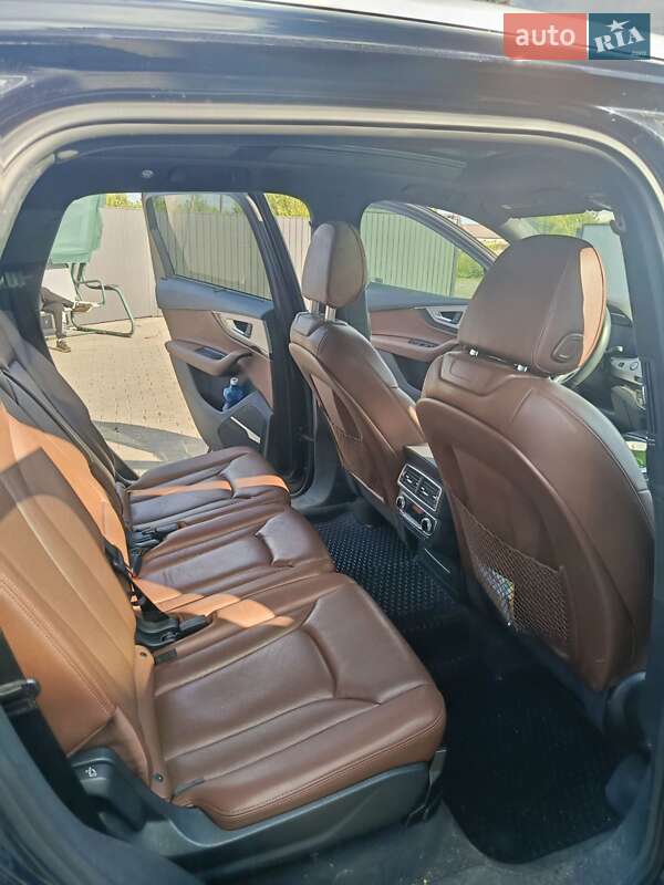 Внедорожник / Кроссовер Audi Q7 2016 в Шишаки