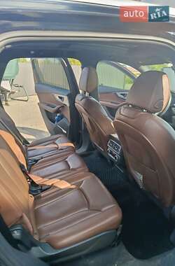 Внедорожник / Кроссовер Audi Q7 2016 в 