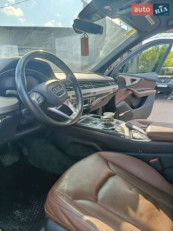Внедорожник / Кроссовер Audi Q7 2016 в Шишаки