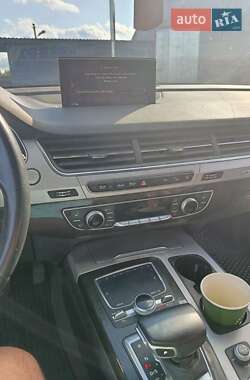 Внедорожник / Кроссовер Audi Q7 2016 в 