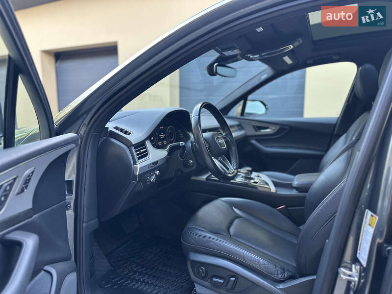 Позашляховик / Кросовер Audi Q7 2016 в Рівному