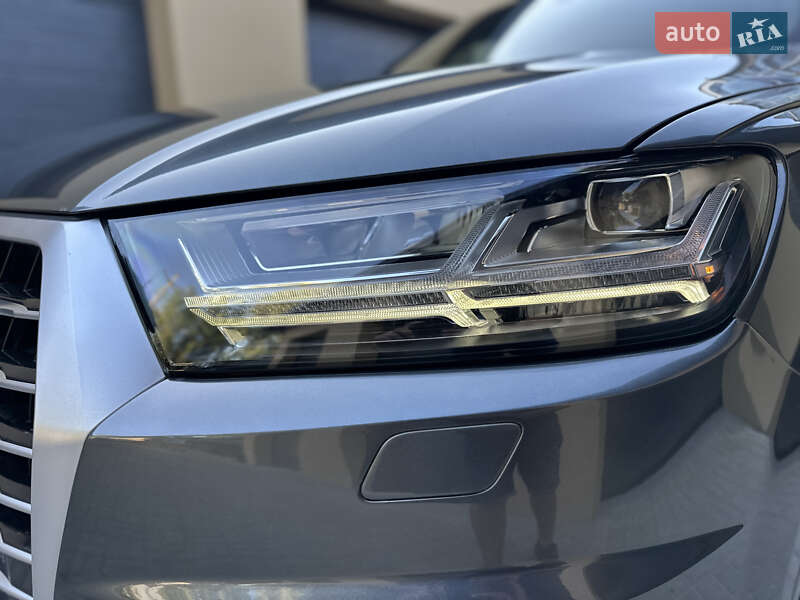 Позашляховик / Кросовер Audi Q7 2016 в Рівному