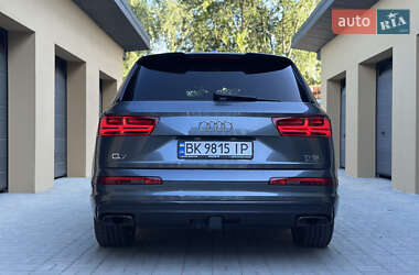 Позашляховик / Кросовер Audi Q7 2016 в 