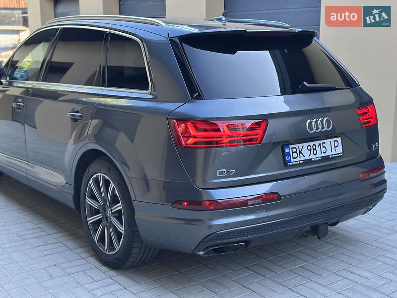 Позашляховик / Кросовер Audi Q7 2016 в Рівному