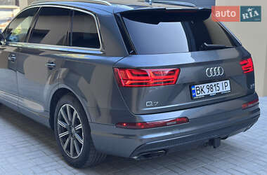 Позашляховик / Кросовер Audi Q7 2016 в 
