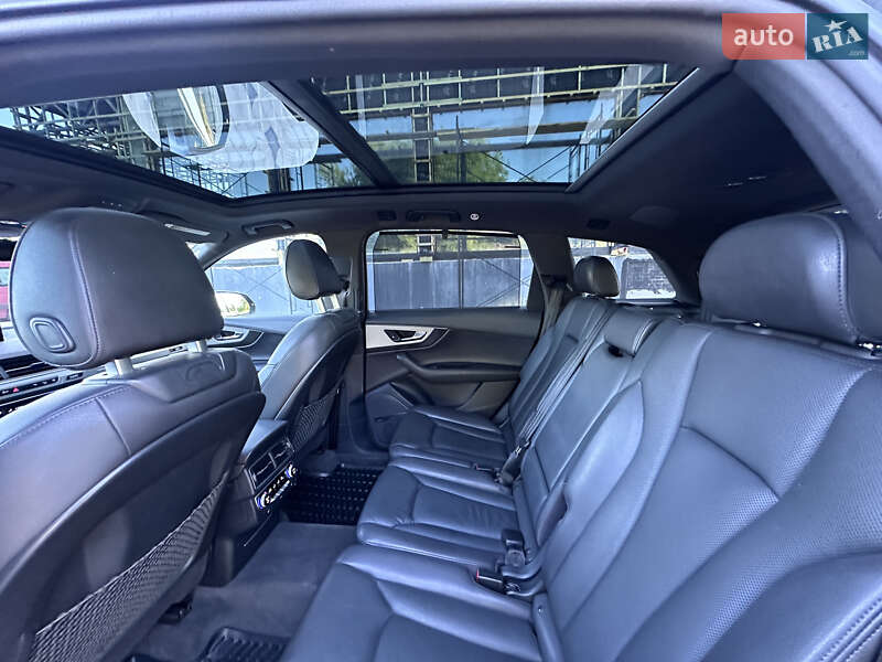 Позашляховик / Кросовер Audi Q7 2016 в Рівному